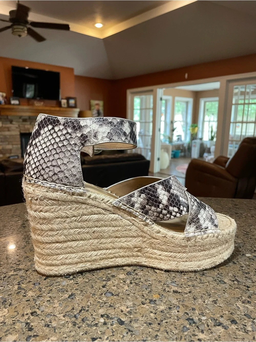 Marc Fisher LTD Amari Ankle Strap Espadrille Wedges Sz 8.5 Snake Print Leather